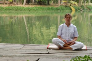 meditazione sul lago