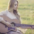 ragazza con la chitarra