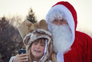 bambina con babbo natale