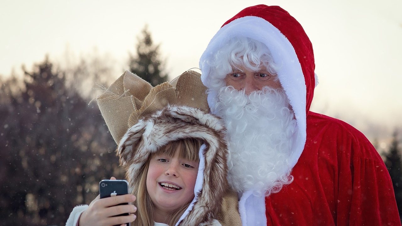 bambina con babbo natale